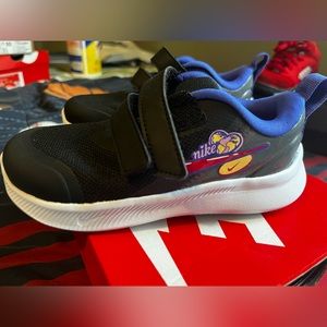 Unisex sneakers size 10